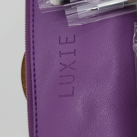 LUXIE FLORALS BRUSH SET - 5 Piece Set - Picture 9 of 12